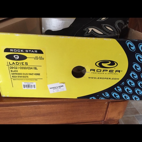 Beautiful Black Western Boots - Picture 4 of 4